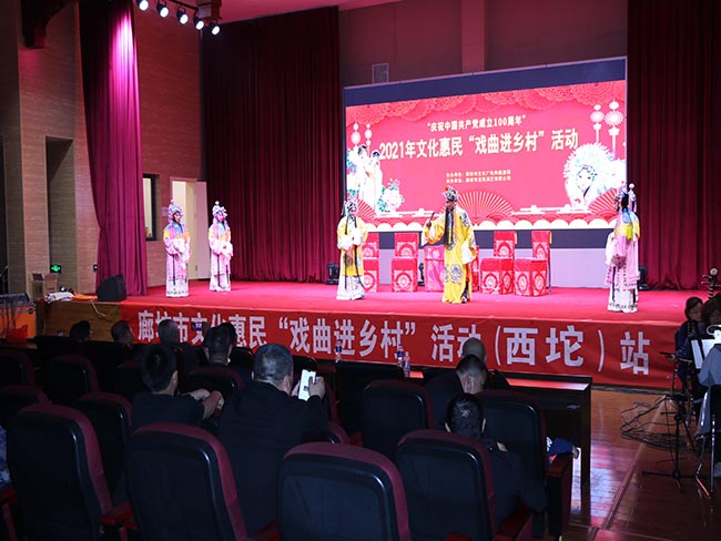 5月10日廊坊市龍鳳演藝公司在霸州縣西坨村文化惠民演出評(píng)劇《打金枝》2.JPG