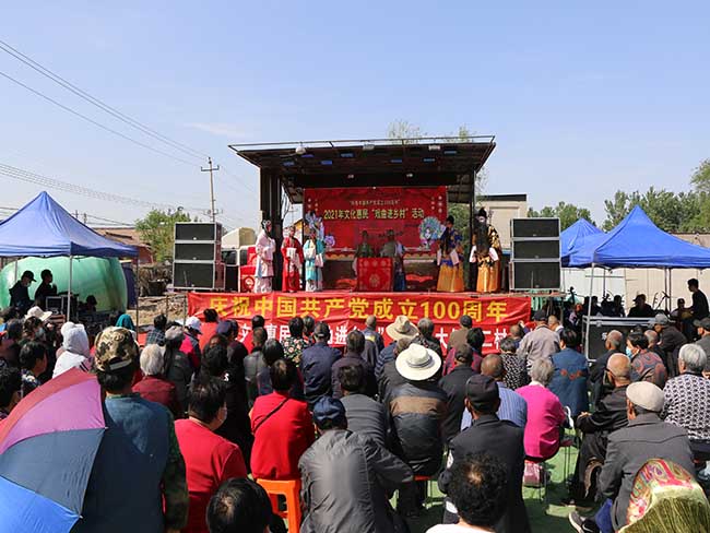 5月22日廊坊市龍鳳演藝公司在廣陽(yáng)區(qū)大伍龍二村文化惠民演出河北梆子《王寶釧》4.JPG